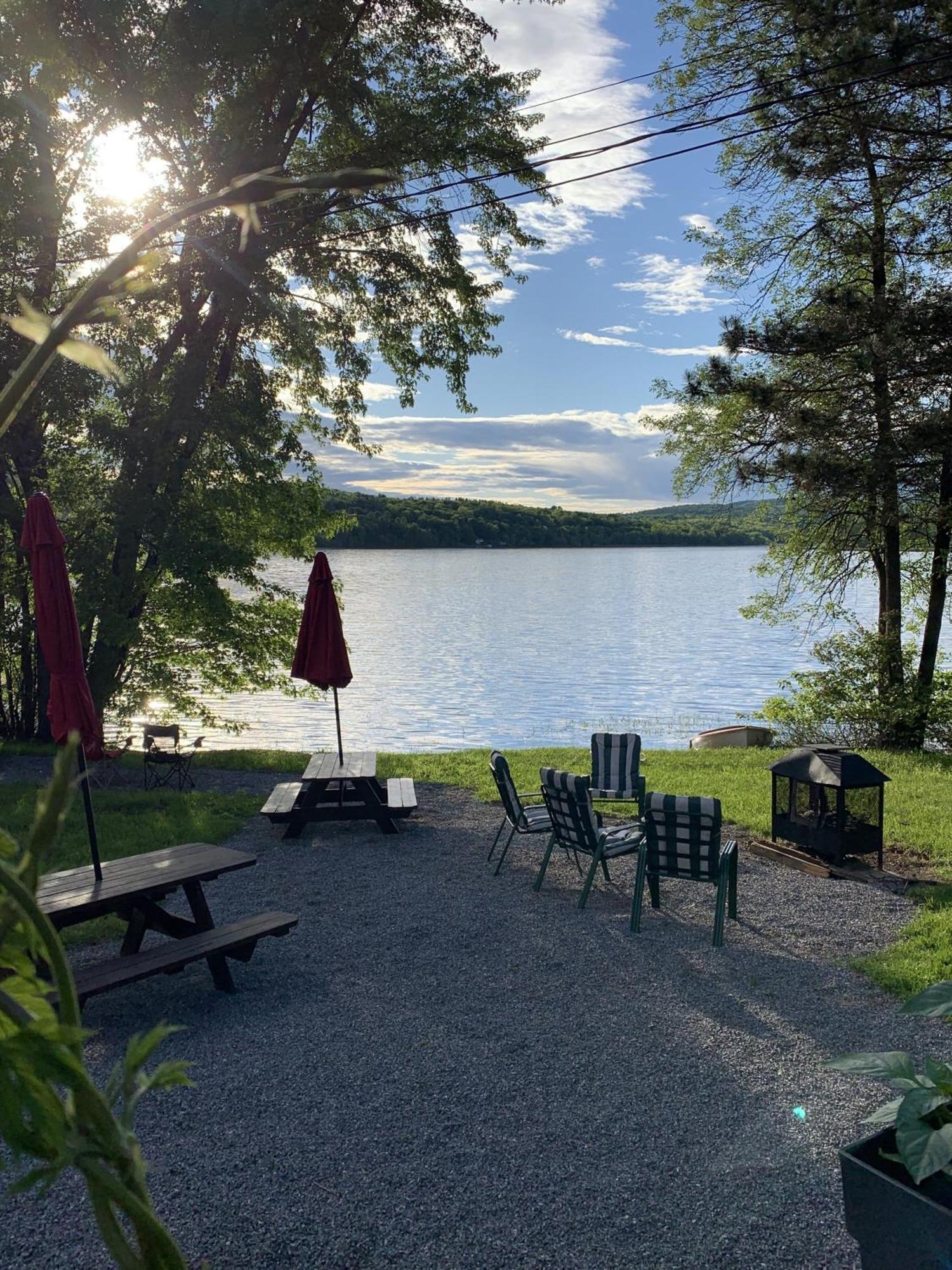 Auberge De Ferme-Neuve Lac-Saint-Paul Exterior photo